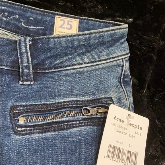 Free People Jet Low-Rise Skinny Jeans. 25 - Picture 7 of 13